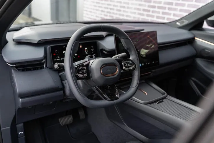 Lynk & Co 8 2025 photo 3