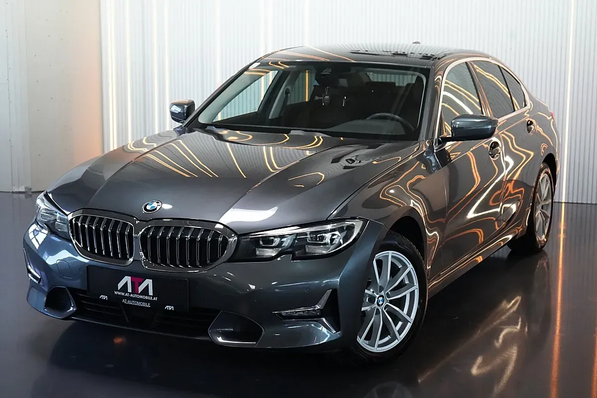 BMW 3 Series 2019 photo 2
