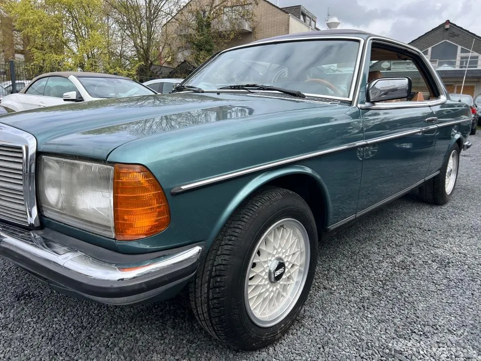Mercedes-Benz 230