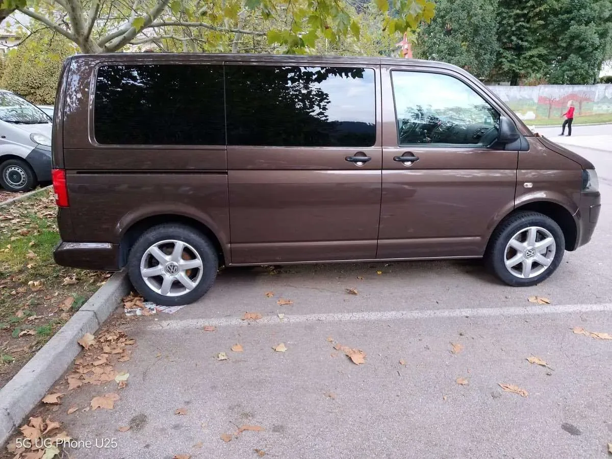 Volkswagen T5 2010 photo 3