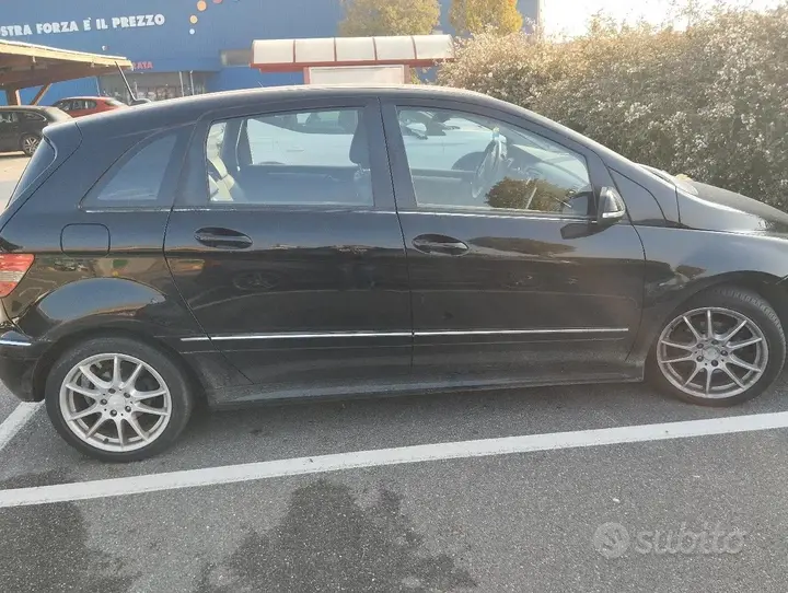 Mercedes-Benz B-Class 2009 photo 3