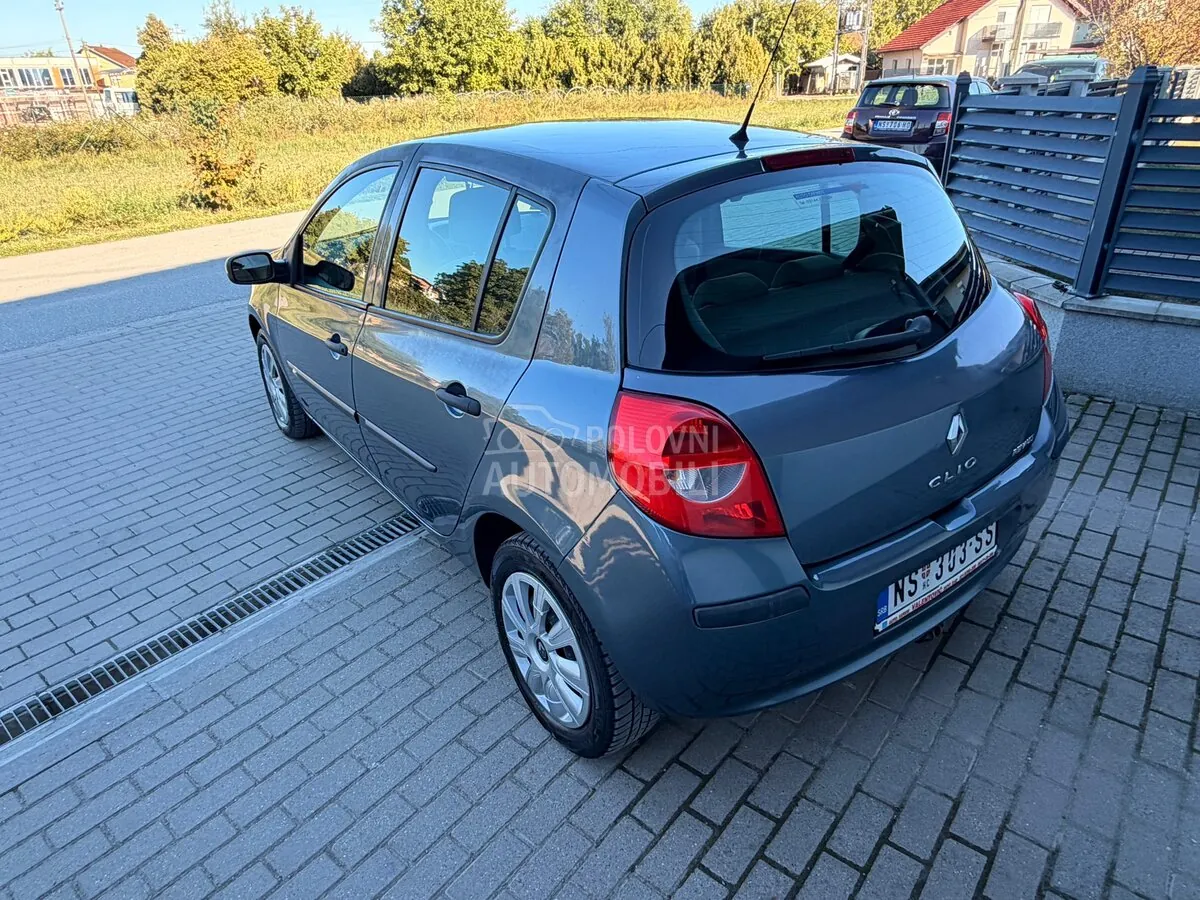Renault Clio 2007 photo 4