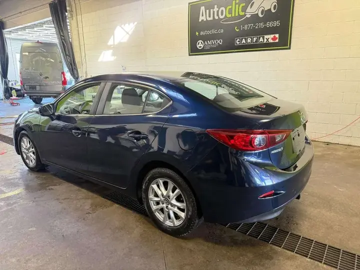 Mazda 3 2018 photo 3