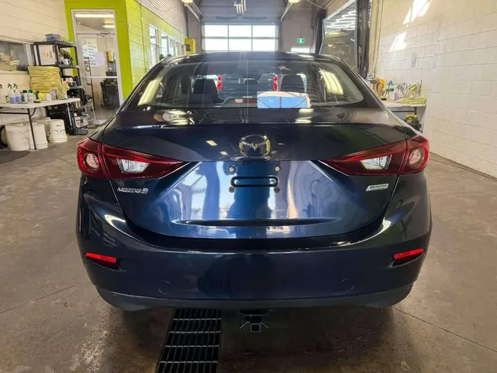 Mazda 3 2018 photo 4