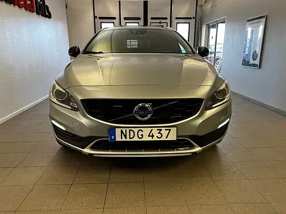 Volvo V60 Cross Country 2016 photo 3