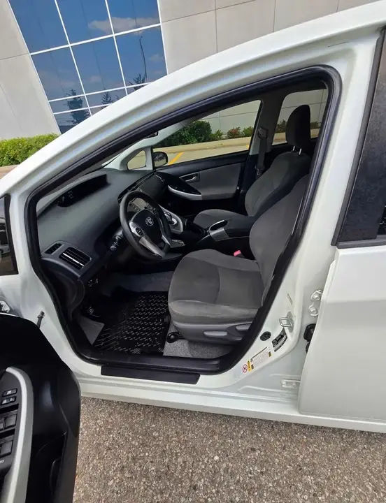 Toyota Prius 2015 photo 4
