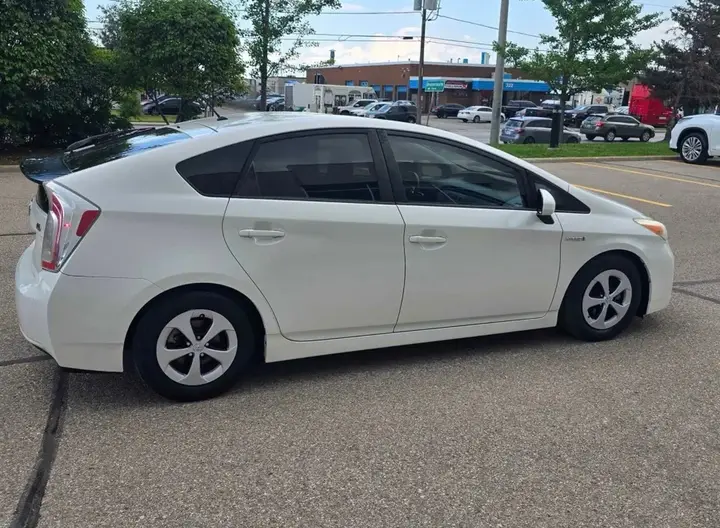 Toyota Prius 2015 photo 3