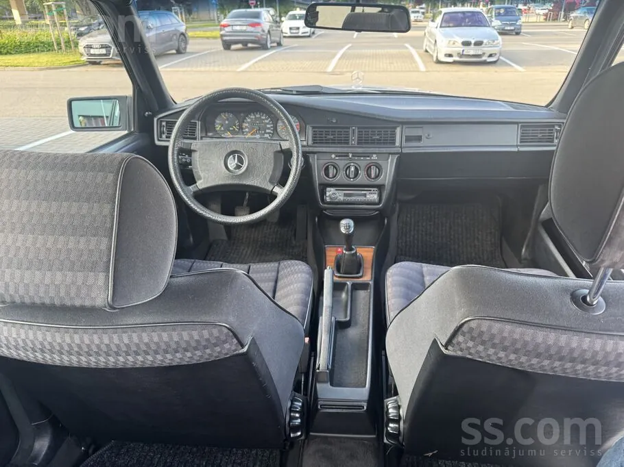 Mercedes-Benz 190 1990 photo 5