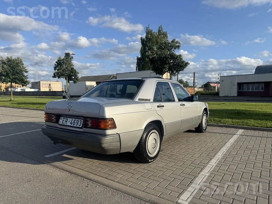 Mercedes-Benz 190 1990 photo 2