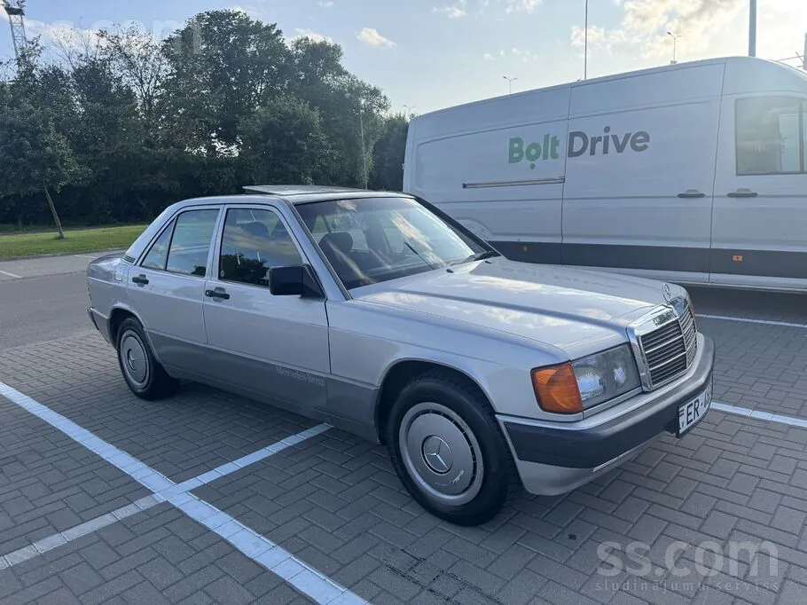 Mercedes-Benz 190 1990 photo 4