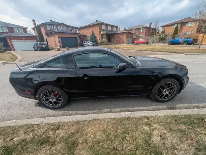 Ford Mustang 2012 photo 2
