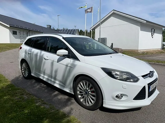 Ford Focus 2014 photo 2
