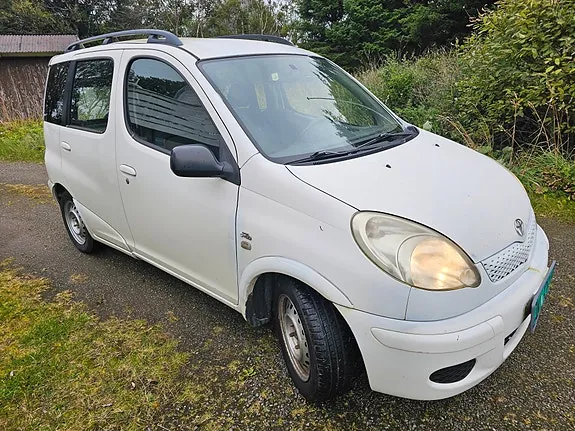 Toyota Yaris Verso 2004 photo 2