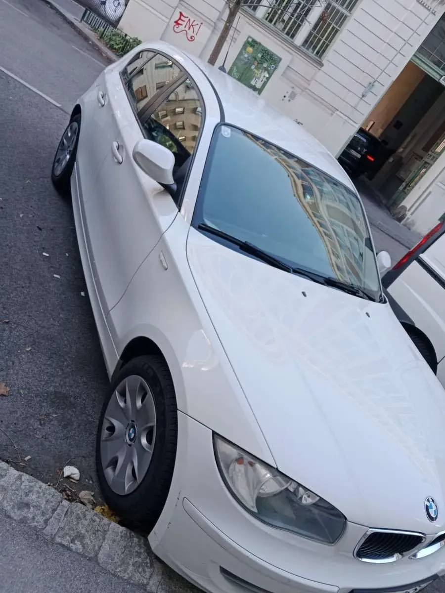 BMW 1 Series 2010 photo 3
