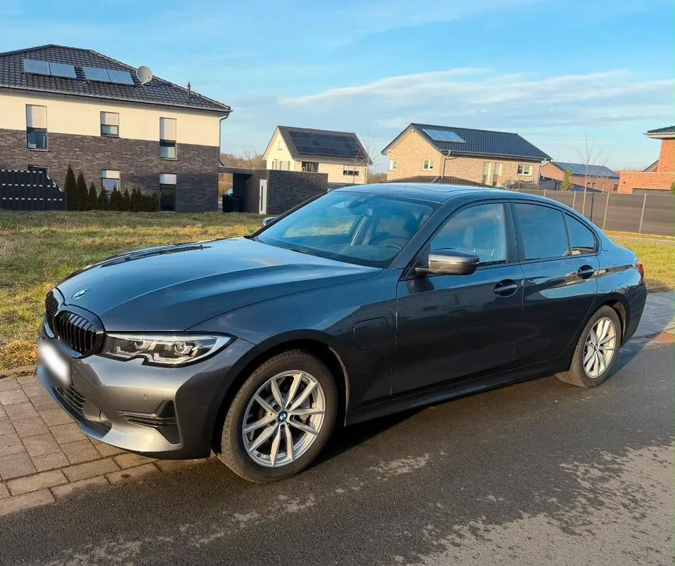 BMW 330E