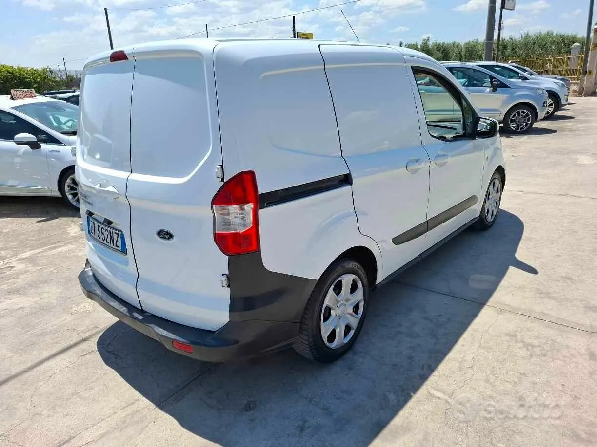 Ford Transit Courier 2015 photo 5