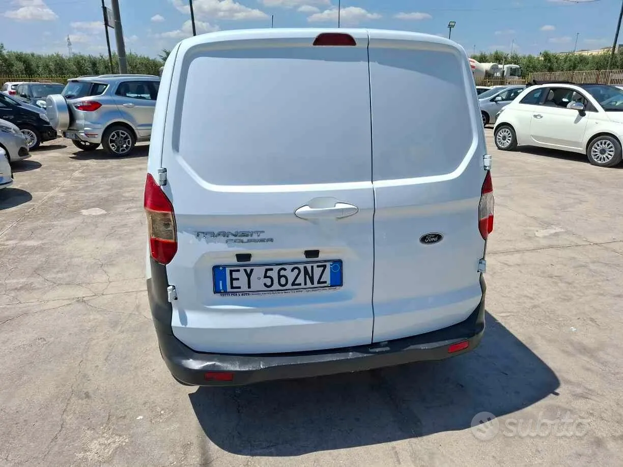 Ford Transit Courier 2015 photo 4