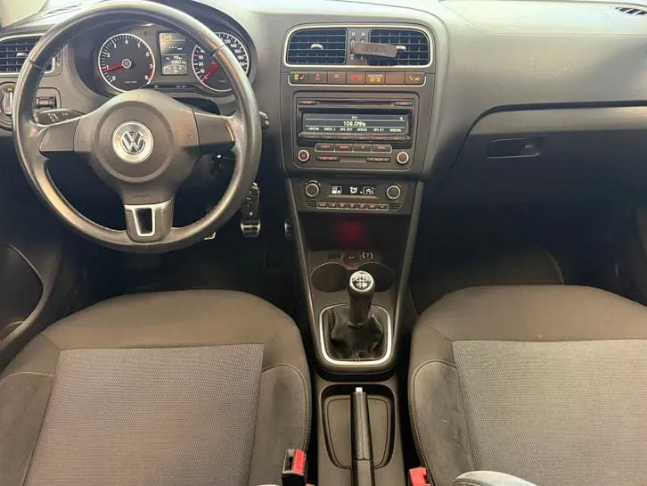 Volkswagen Polo 2011 photo 2