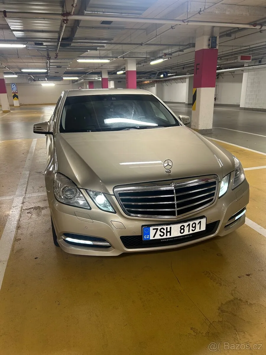 Mercedes-Benz E-Class photo 5