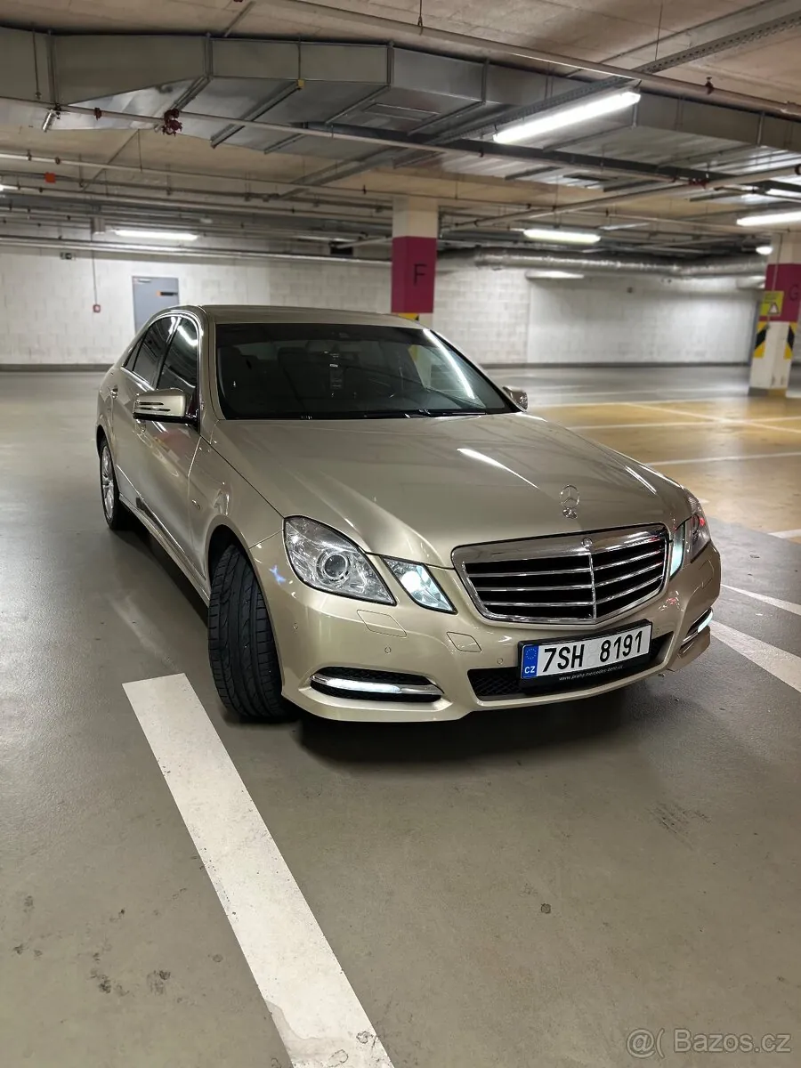 Mercedes-Benz E-Class photo 3