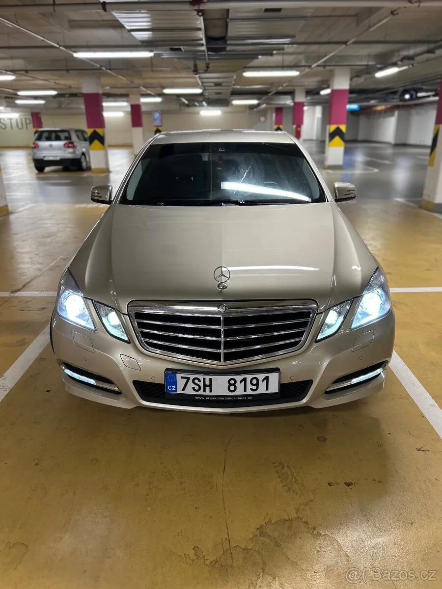 Mercedes-Benz E-Class photo 2