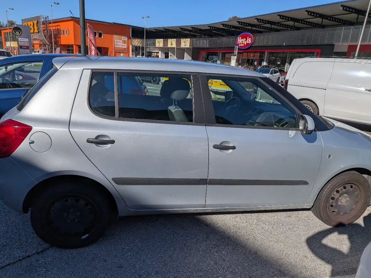 Skoda Fabia 2009 photo 2