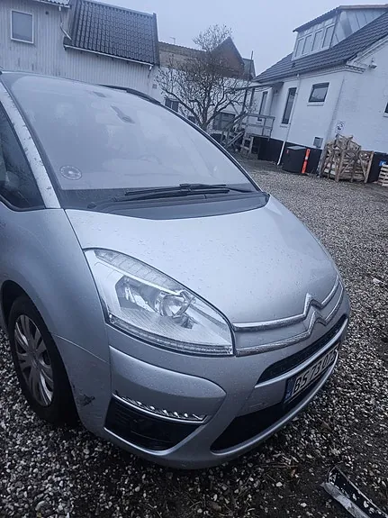 Citroen Grand C4 Picasso 2012 photo 2