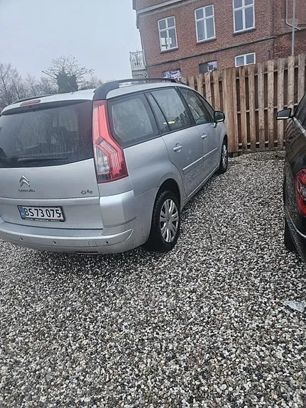 Citroen Grand C4 Picasso 2012 photo 4