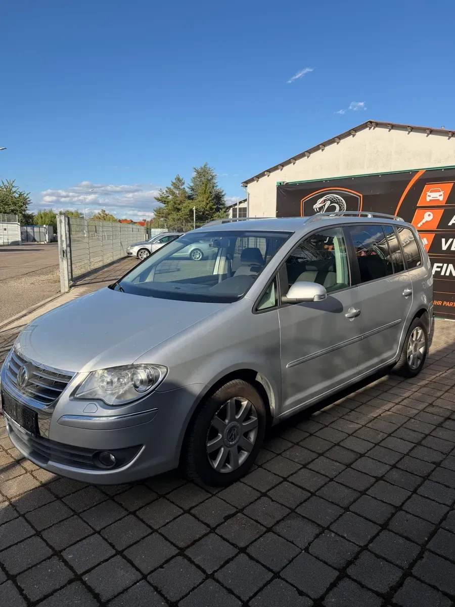Volkswagen Touran 2007 photo 2