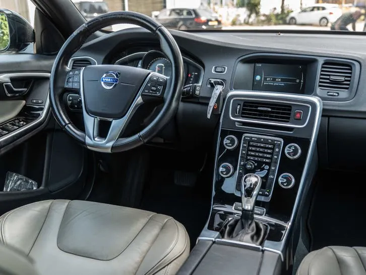 Volvo V60 2016 photo 2