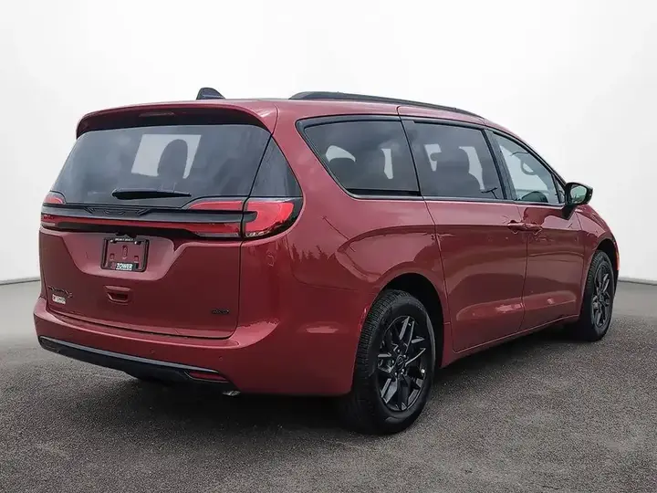 Chrysler Pacifica 2027 photo 5