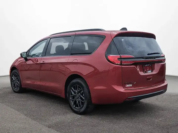 Chrysler Pacifica 2027 photo 3