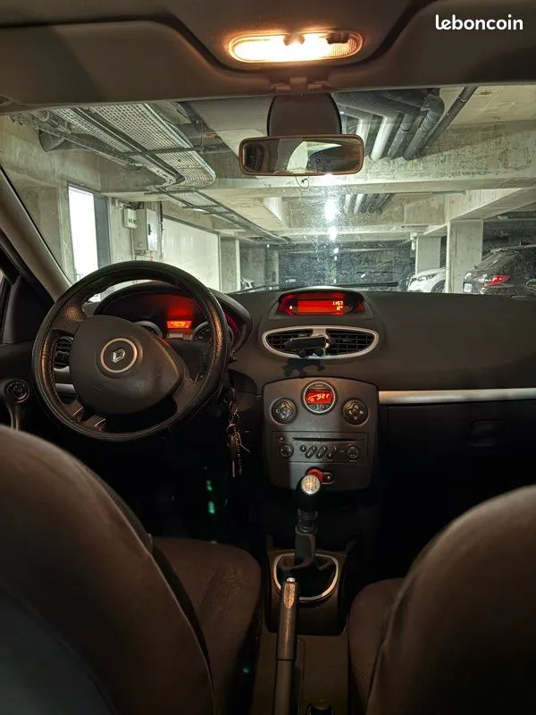 Renault Clio 2007 photo 2