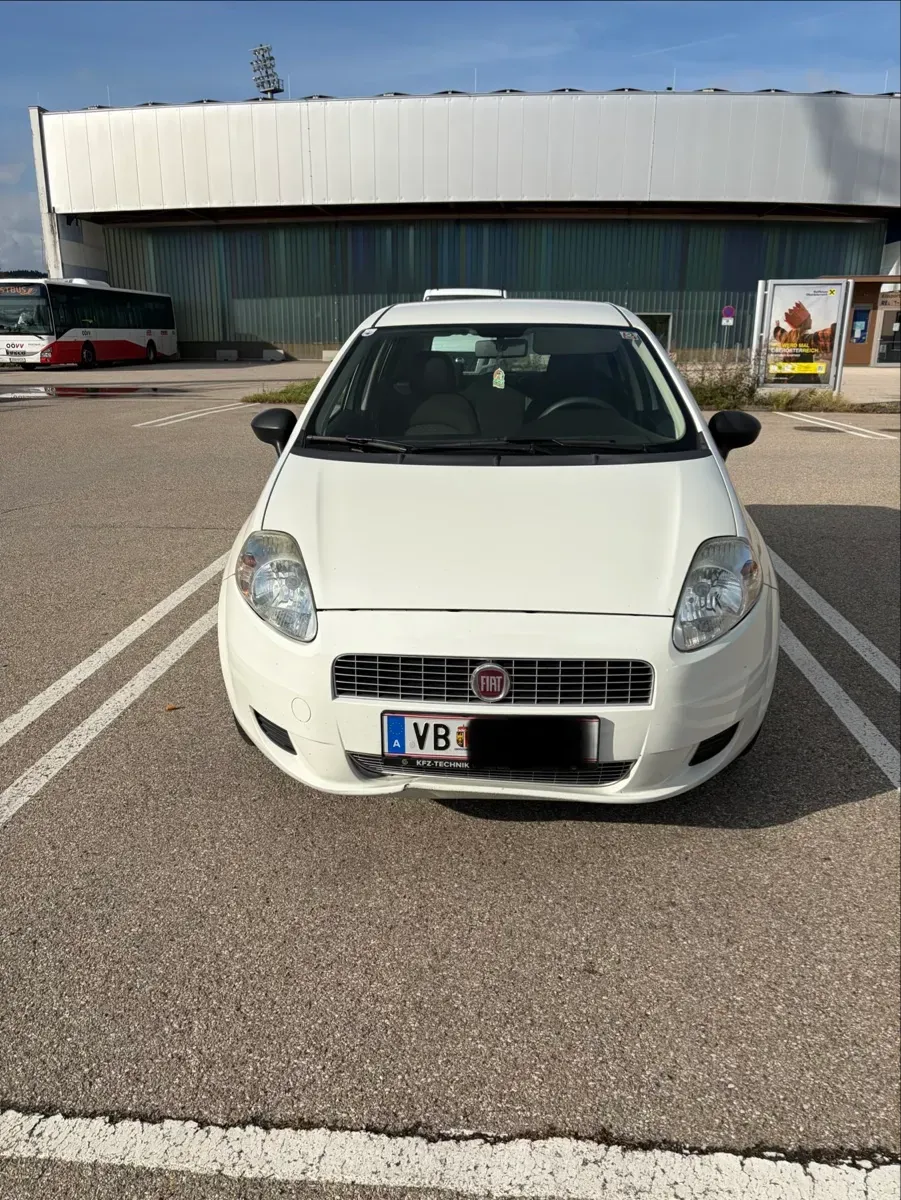 Fiat Punto 2009 photo 2