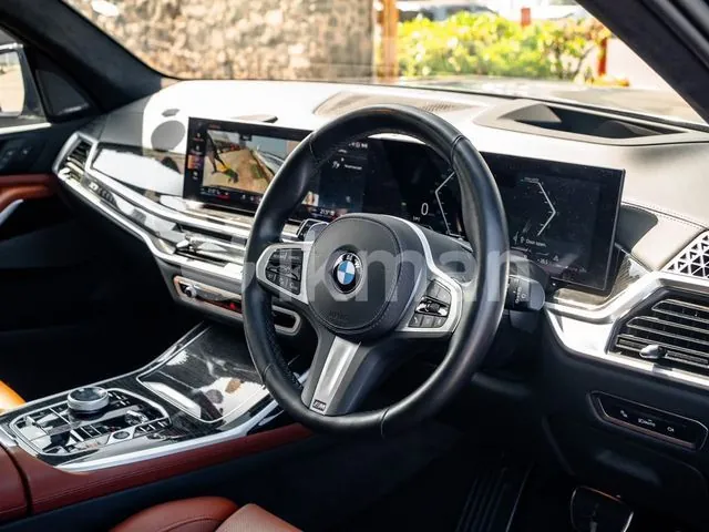 BMW X7 2025 photo 2