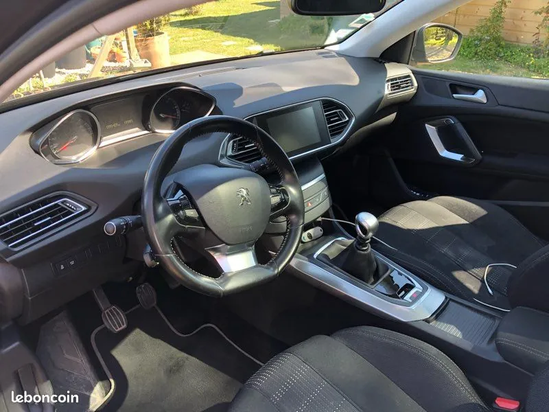 Peugeot 308 2015 photo 3