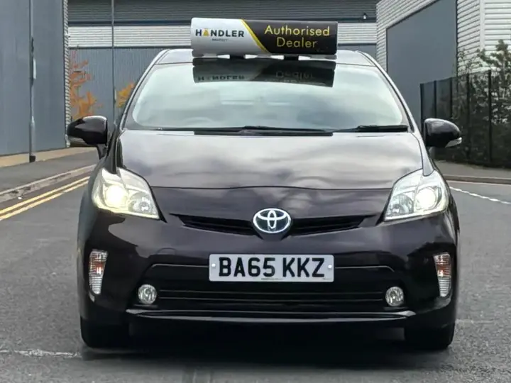 Toyota Prius 2015 photo 2