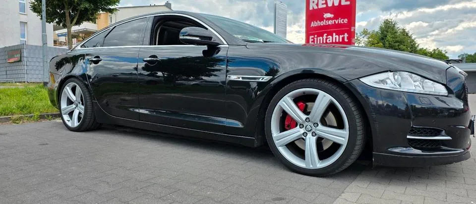 Jaguar Xj