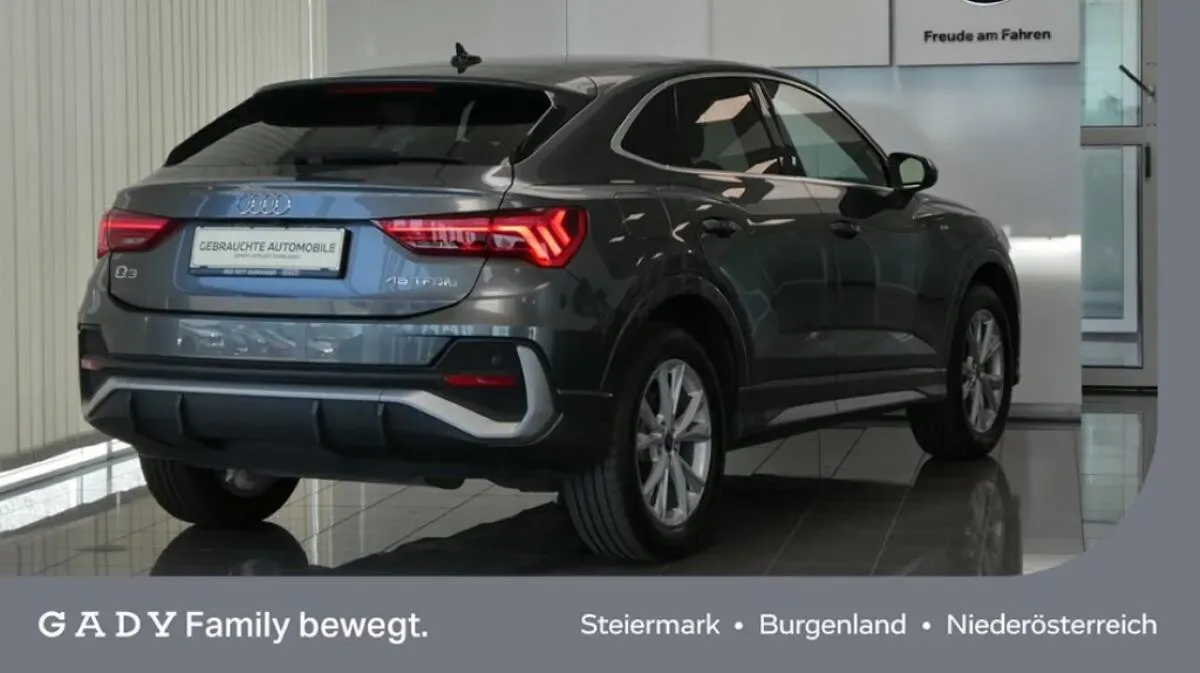 Audi Q3 2022 photo 2