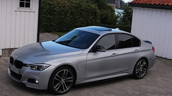 BMW 330E 2018 photo 2