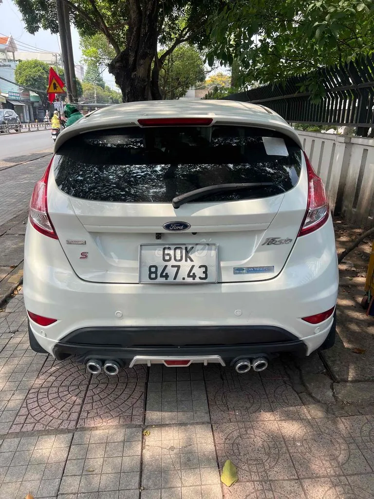 Ford Fiesta 2014 photo 2