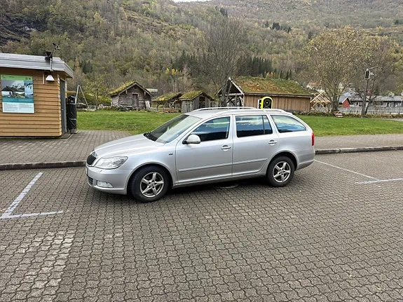 Skoda Octavia 2012 photo 3