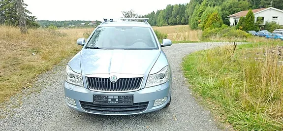 Skoda Octavia 2011 photo 2
