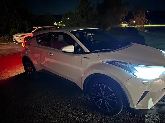 Toyota C-Hr 2018 photo 2