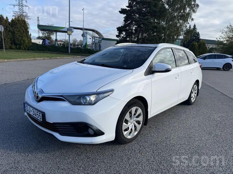 Toyota Auris 2018 photo 2
