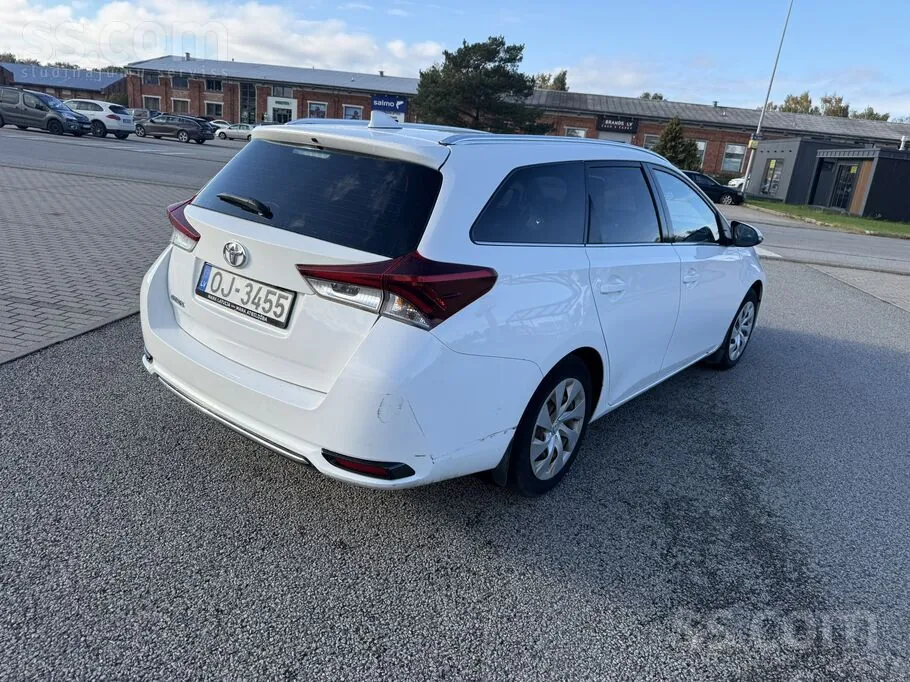 Toyota Auris 2018 photo 3