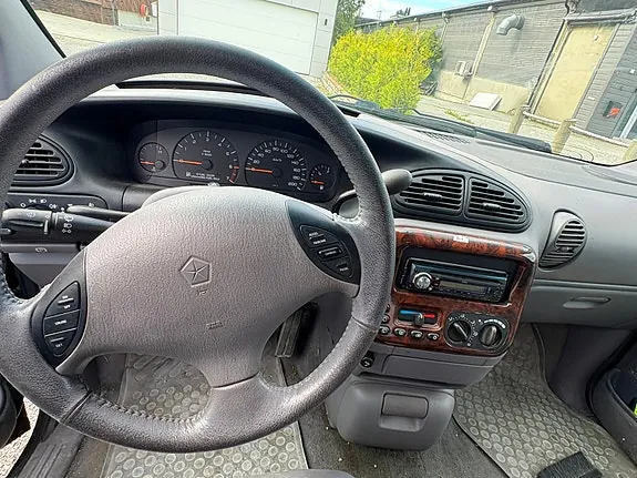 Chrysler Grand Voyager 1998 photo 3