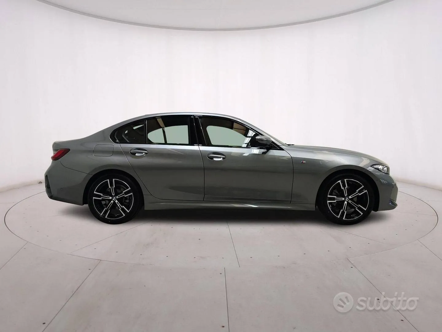 BMW 3 Series photo 4