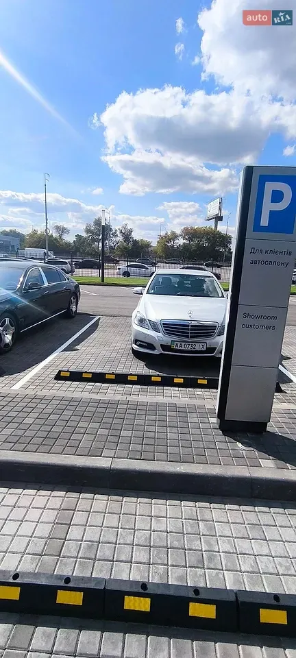 Mercedes-Benz E-Class 2010 photo 2
