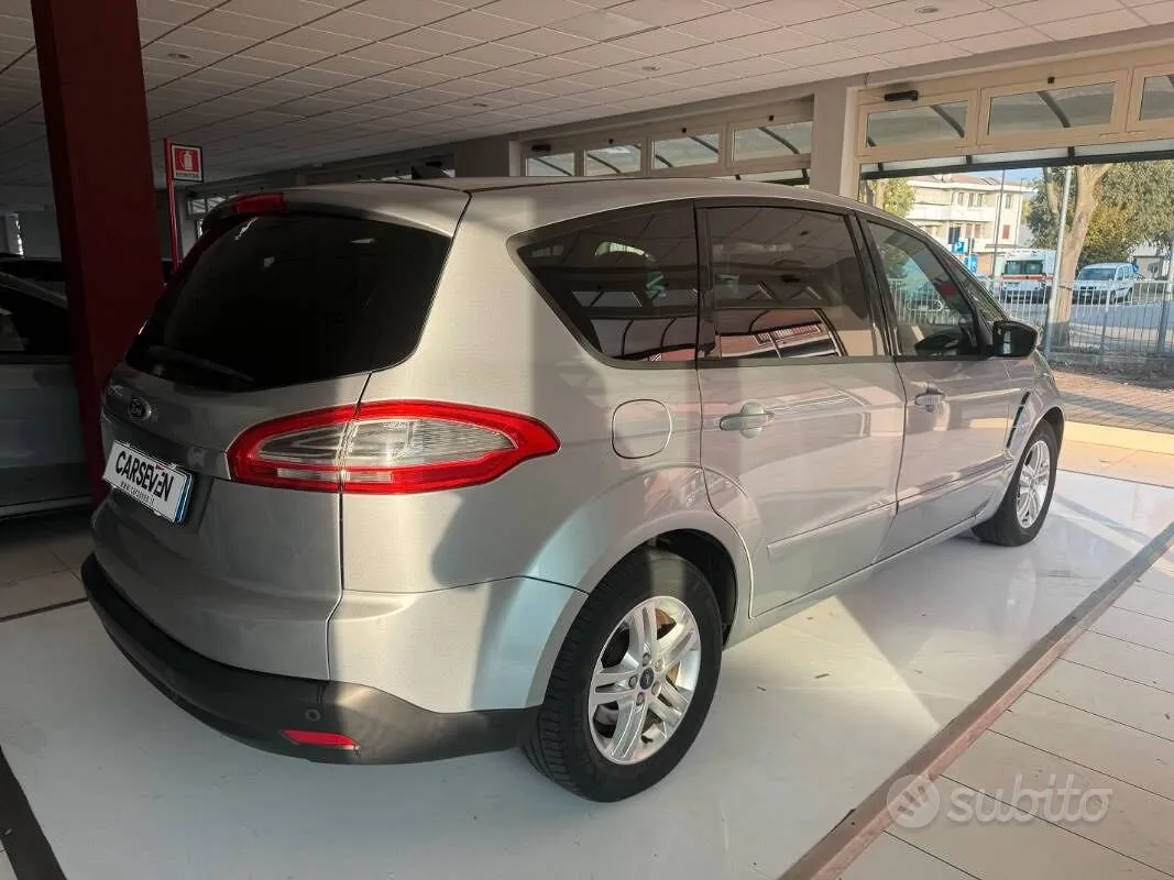 Ford S-Max 2012 photo 3
